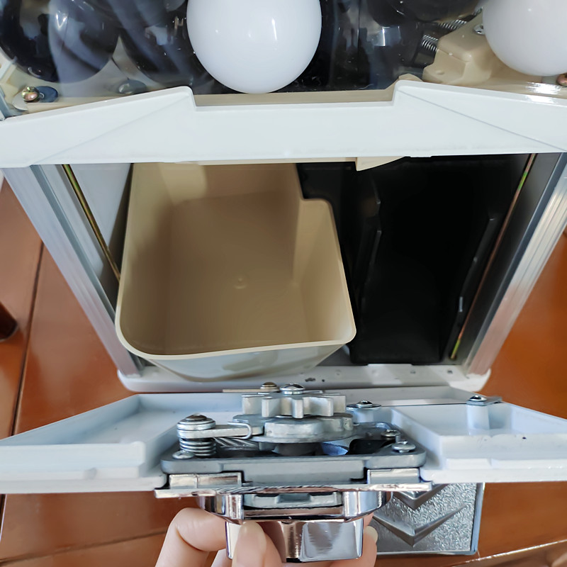 Coin-operated egg twister acti - Arcade Ticket Machine recension och pris
